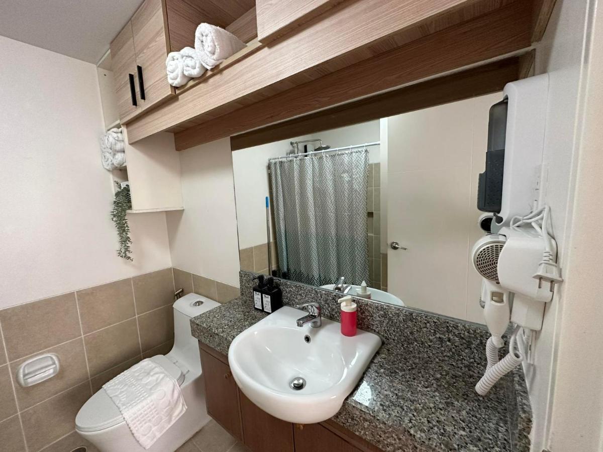 Celandine Residence In Quezon City Caloocan Esterno foto